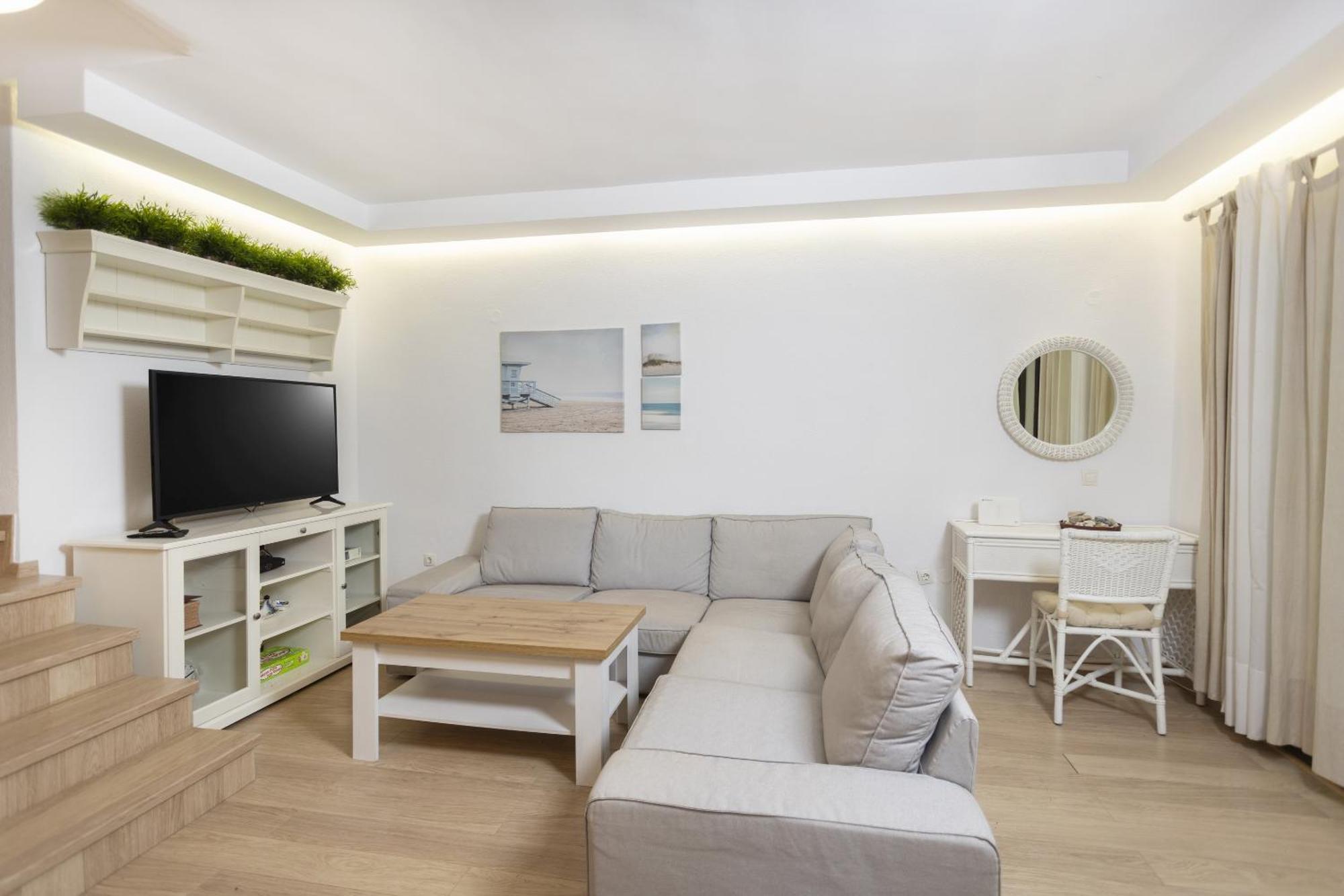 Lovely Villa 3 Min From The Beach Hanioti Exterior photo